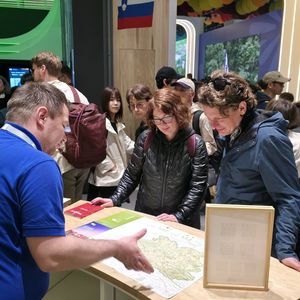 Obiskovalci na Slovenskem paviljonu