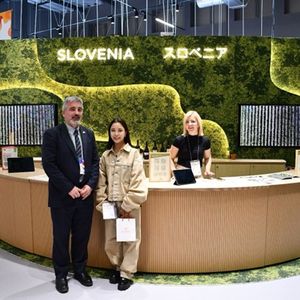 Sara Takanashi na slovenskem paviljonu
